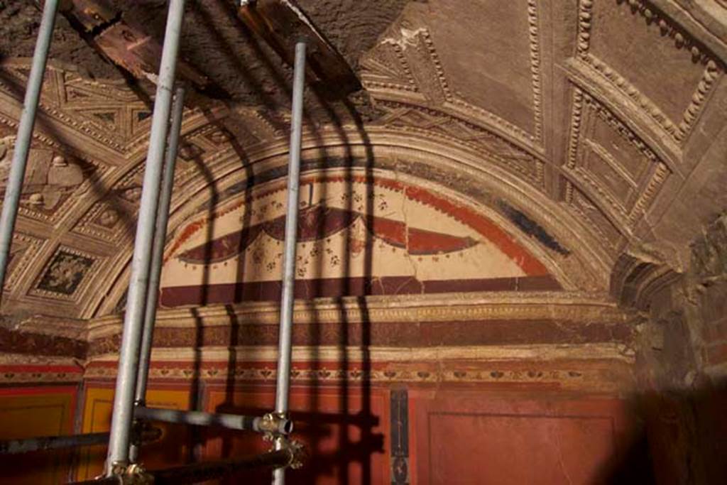 Villa dei Papiri, Herculaneum. July 2010. Room (I) on lower terrace. Hall with round vault and north south orientation.
Photo courtesy of Michael Binns.